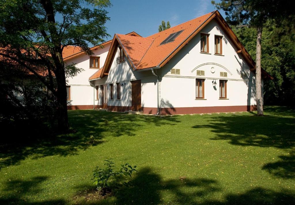 Geréby Kúria Hotel és Lovasudvar Lajosmizse Extérieur photo