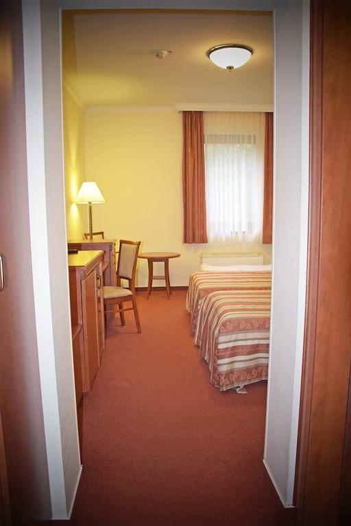 Geréby Kúria Hotel és Lovasudvar Lajosmizse Extérieur photo